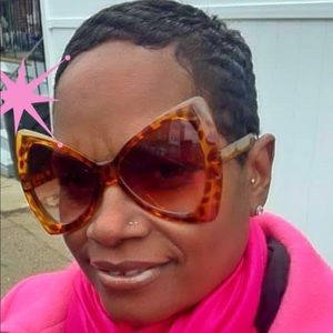 Meet your Posher, Ayanna